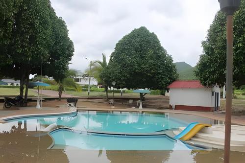 Caba�a Campestre De Con Piscina, Cocina, Y Wifi.
