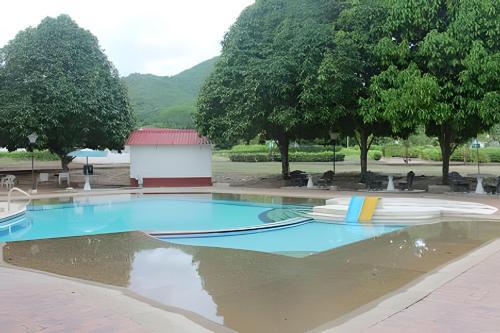 Caba�a Campestre De Con Piscina, Cocina, Y Wifi.