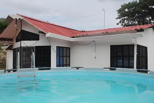 Caba�a Campestre De Con Piscina, Cocina, Y Wifi.