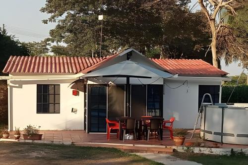 Caba�a Campestre De Con Piscina, Cocina, Y Wifi.
