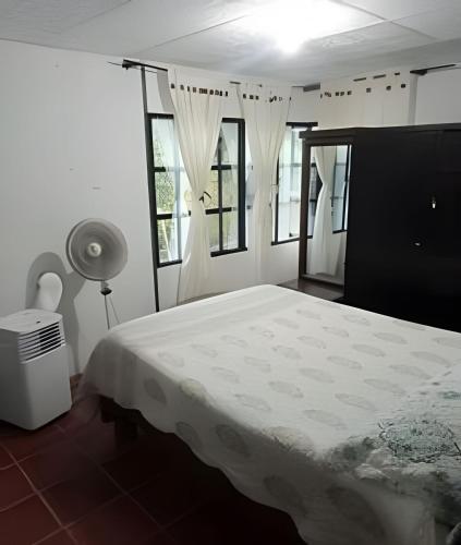 Caba�a Campestre De Con Piscina, Cocina, Y Wifi.