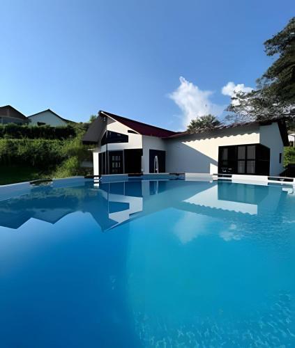 Caba�a Campestre De Con Piscina, Cocina, Y Wifi.
