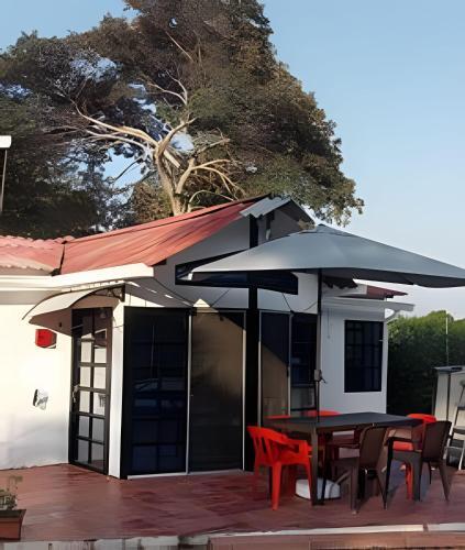 Caba�a Campestre De Con Piscina, Cocina, Y Wifi.