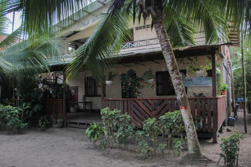 Hostal Posada Las Palmera Huina