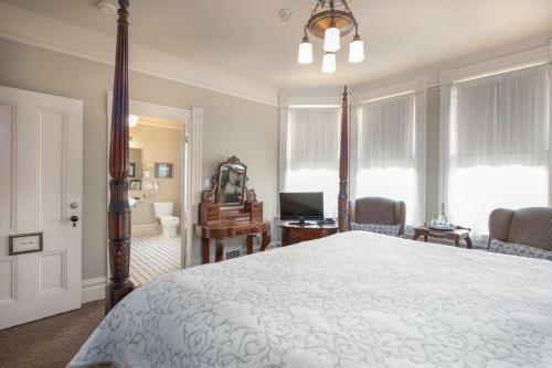 Bed & Breakfast O Canada House