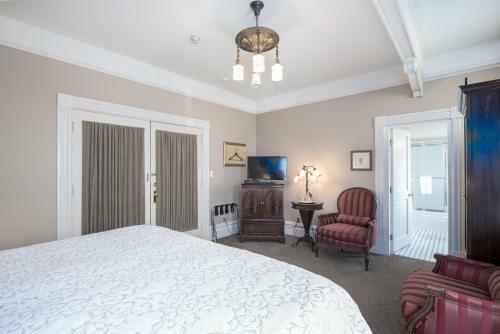 Bed & Breakfast O Canada House