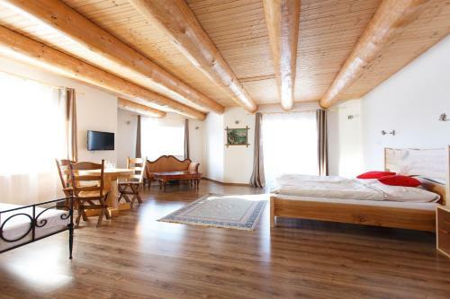 Hostal Rezidence U Jezera