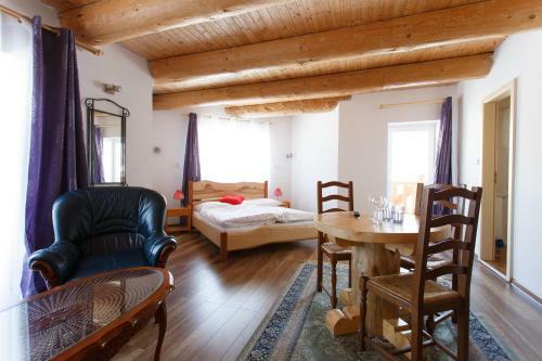 Hostal Rezidence U Jezera