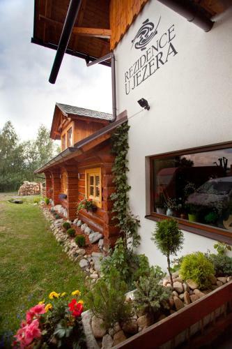 Hostal Rezidence U Jezera