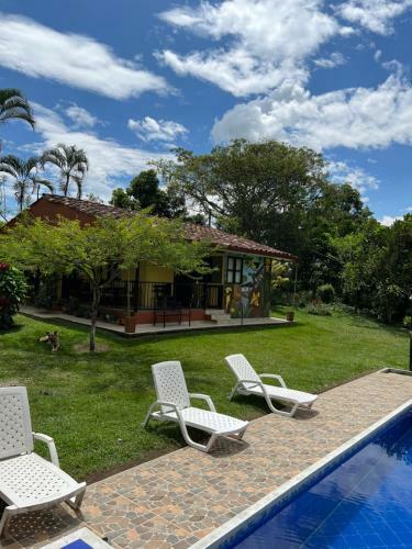 Charming Nature House/ Finca Tradicional Cafetera