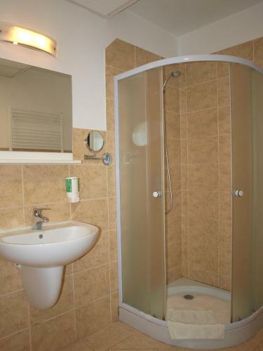 Hostal Pension Village