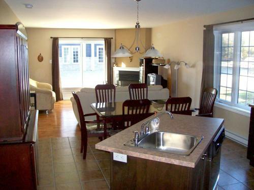 Aparthotel Condos Le Relais St-c�me