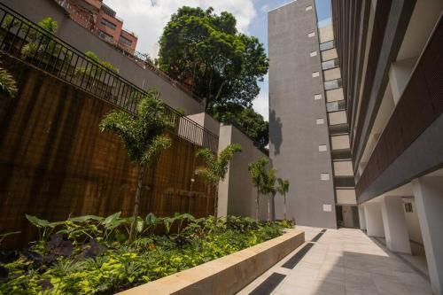 Apartamento H602 - Cozy Garden View, Fast Wifi & Rooftop Pool