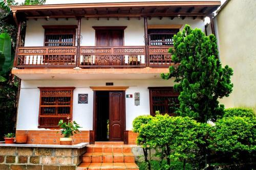 Albergue Hostal Caf� Racer