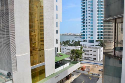 Apartamento En Bocagrande - Piscina, Jacuzzi Y Mar