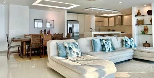 Luxurious Cartagena Beachfront Apartment
