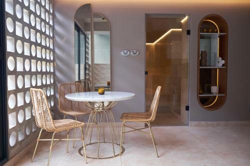Icon 100 Luxury Apartasuites