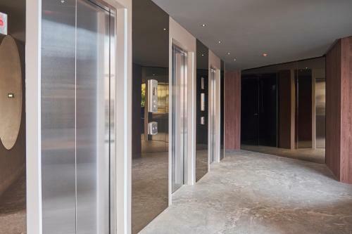 Icon 100 Luxury Apartasuites
