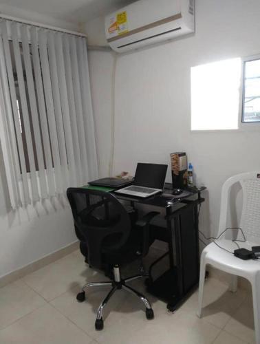 Bright Duplex 2 Bedroom Apartment, Kitchen, Bathroom & Living Room