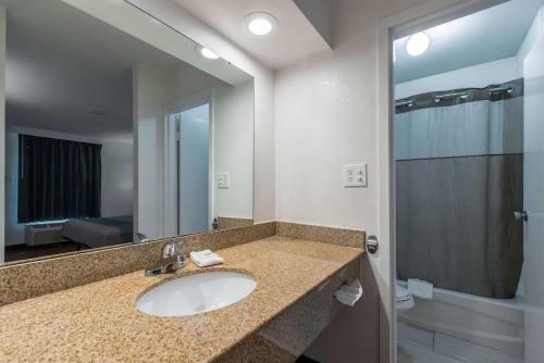 Hotel Econo Lodge Inn & Suites Hamilton