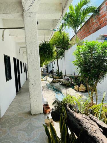 Hotel Tr Econ�mico Y C�modo Con Piscina