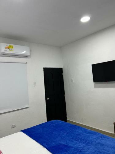 Hotel Tr Econ�mico Y C�modo Con Piscina