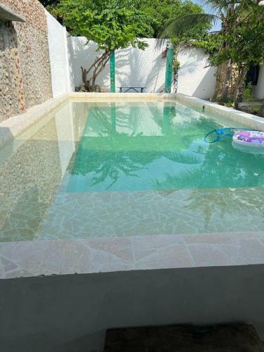 Hotel Tr Econ�mico Y C�modo Con Piscina