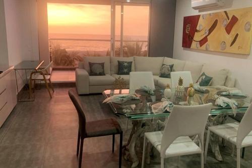 Hermoso Y Amplio Apartamento Frente Al Mar.