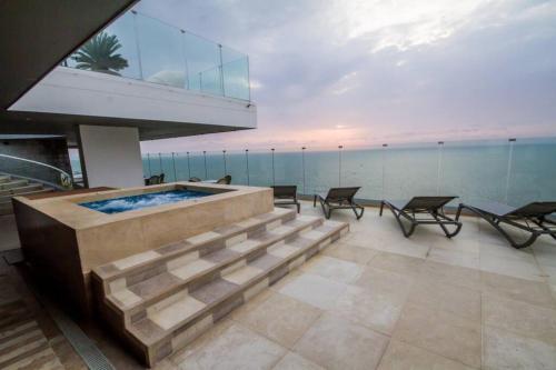 Hermoso Y Amplio Apartamento Frente Al Mar.