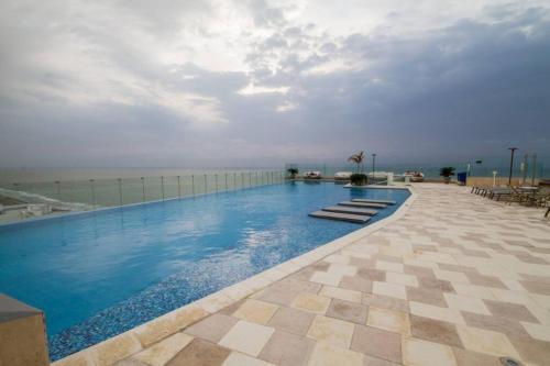 Hermoso Y Amplio Apartamento Frente Al Mar.