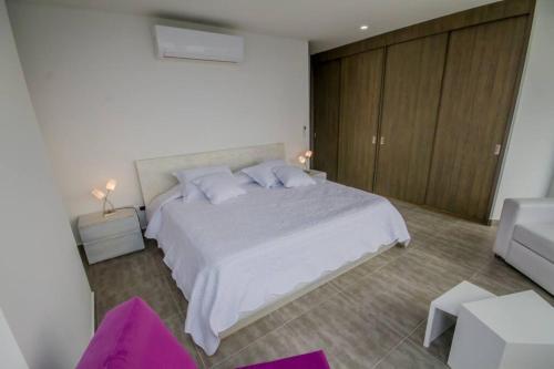 Hermoso Y Amplio Apartamento Frente Al Mar.