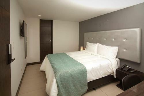 Aw Hotel Serenity Ferial