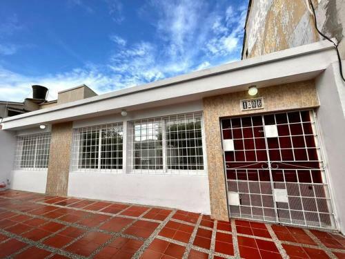 Casa Cerca A El Mar Con Parqueadero
