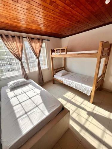 Casa Cerca A El Mar Con Parqueadero