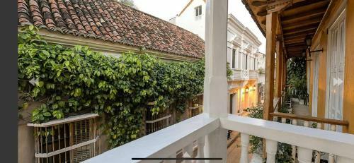 Luxury Large Apartment With Colonial Balcony
