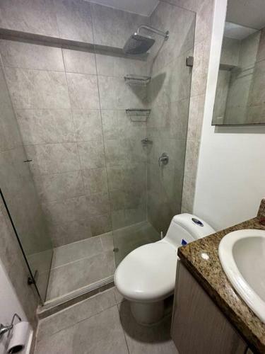 Apartamento C�modo Apto Frente Al Mar, Excelente Ubicaci�n.