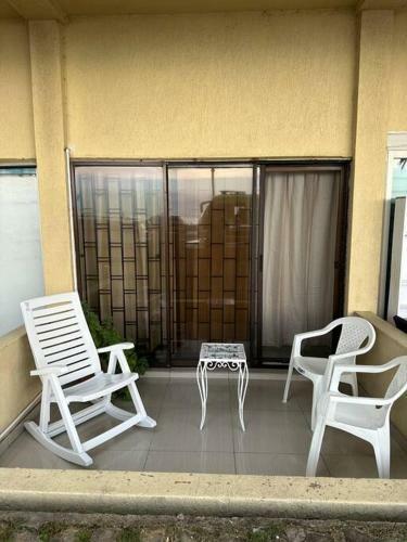 Apartamento C�modo Apto Frente Al Mar, Excelente Ubicaci�n.