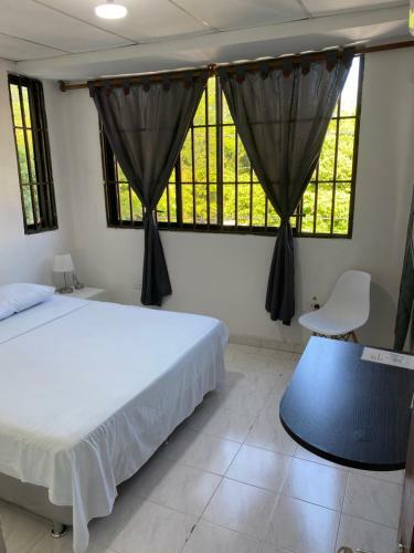 Hostal Habitaciones Independientes Cerca Al Aeropuerto 3