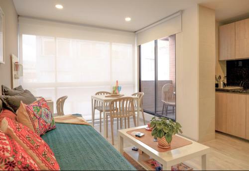 The Petit Flat - Bright & Stylish Studio Apartment Near Unicentro