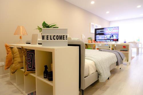 The Petit Flat - Bright & Stylish Studio Apartment Near Unicentro