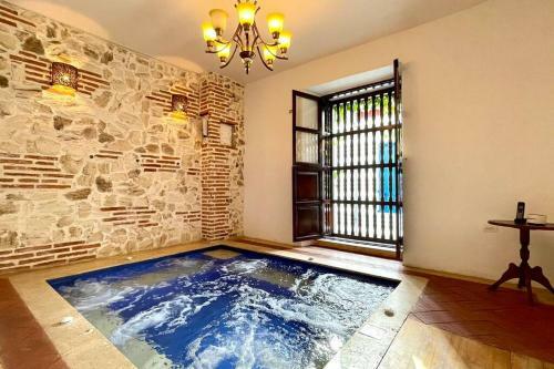 Gorgeous 8 Br House W/ Pool In The Old City