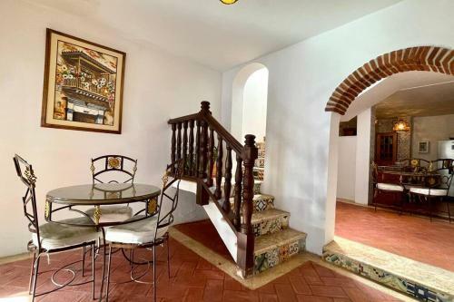 Gorgeous 8 Br House W/ Pool In The Old City