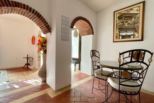 Gorgeous 8 Br House W/ Pool In The Old City