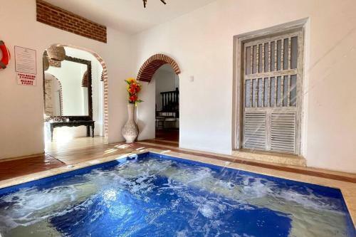 Gorgeous 8 Br House W/ Pool In The Old City