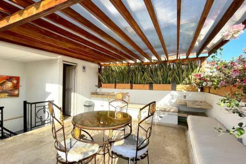 Gorgeous 8 Br House W/ Pool In The Old City