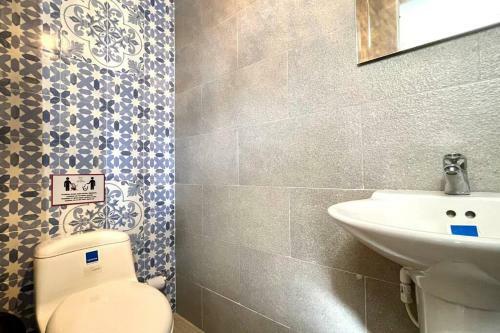 Gorgeous 8 Br House W/ Pool In The Old City