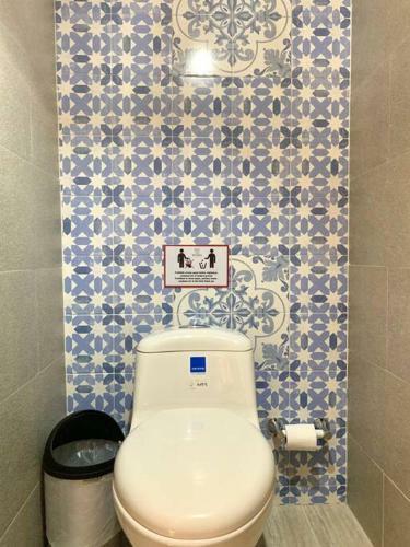 Gorgeous 8 Br House W/ Pool In The Old City