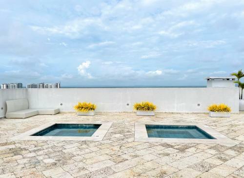 Beachfront Apartment With Stunning Infinity Pool