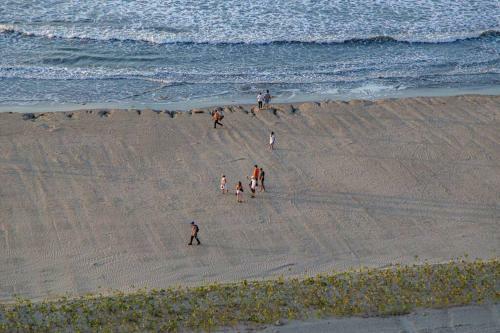 Luxury Beachfront Apartment - Morros City