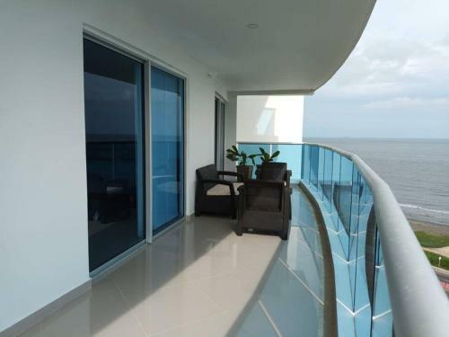 Apartamento Lovely 2-br Oceanfront Condo With Rooftop Pool